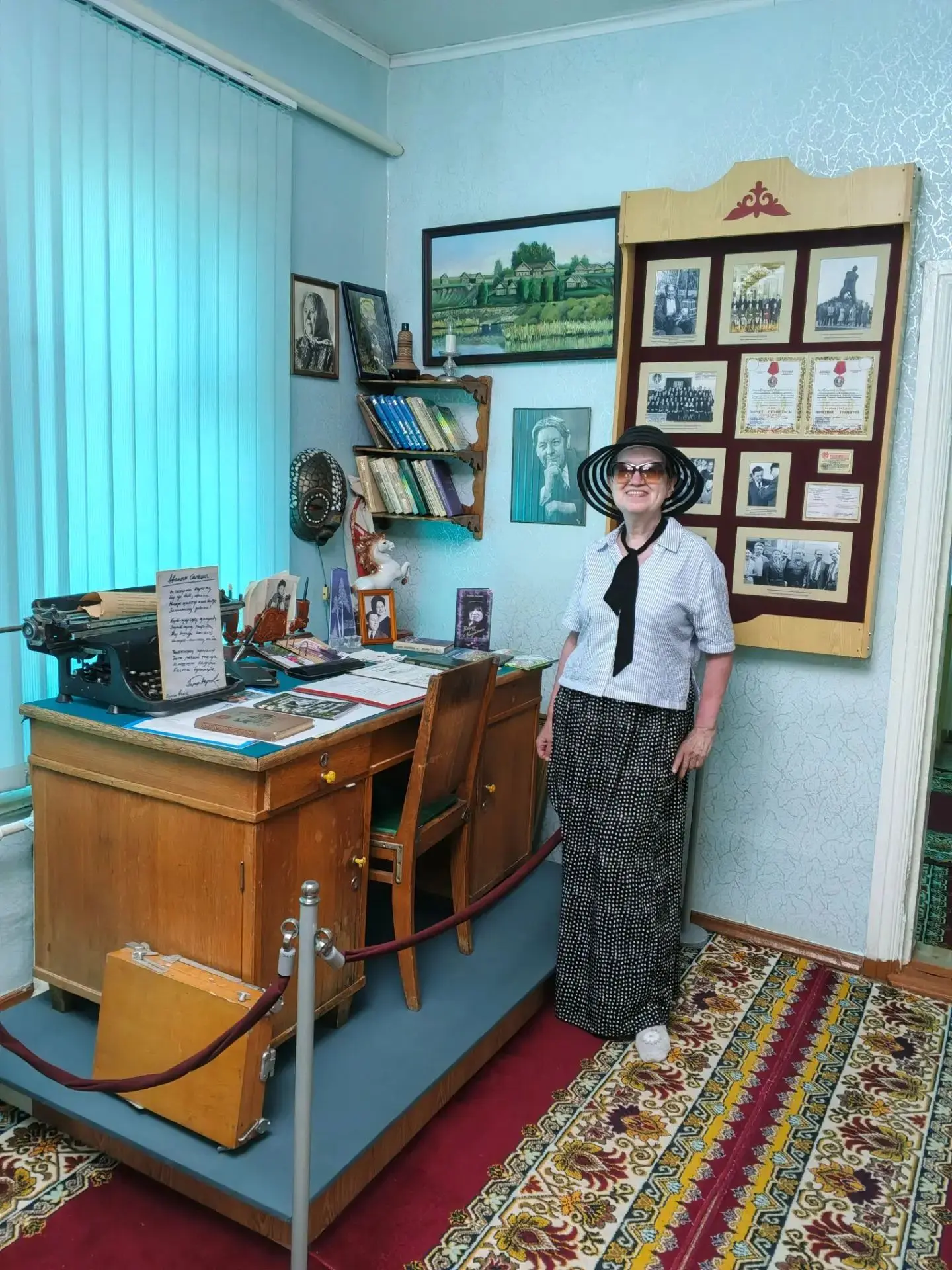 Якташыбыз, Татарстанның халык язучысы Гариф Ахуновның кызы, шагыйрә, Татарстан Язучылар берлеге әгъз