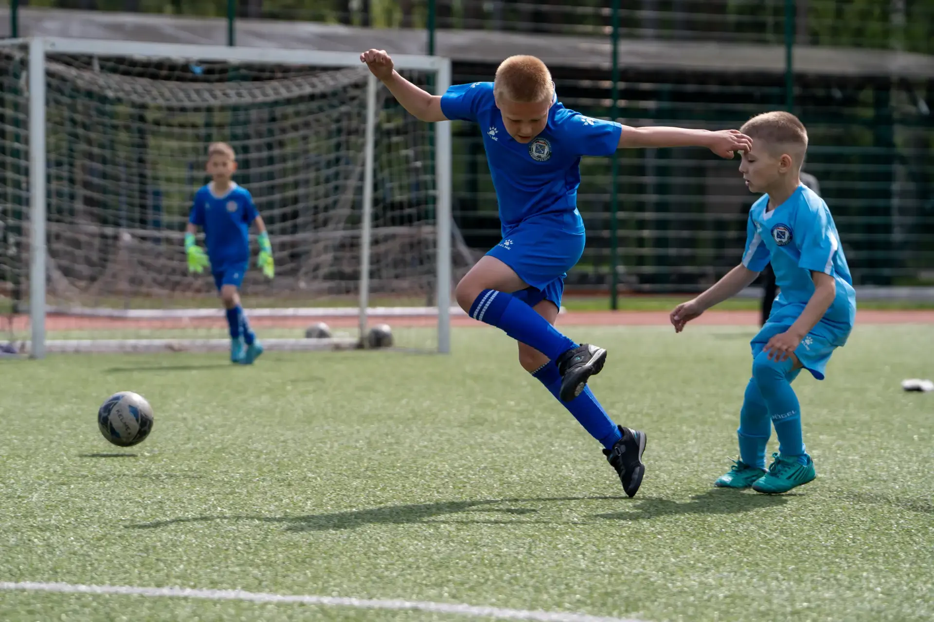⚽️ Футбол объединяет юные таланты!  В детском центре «Россонь» прошёл большой спортивный фестиваль в