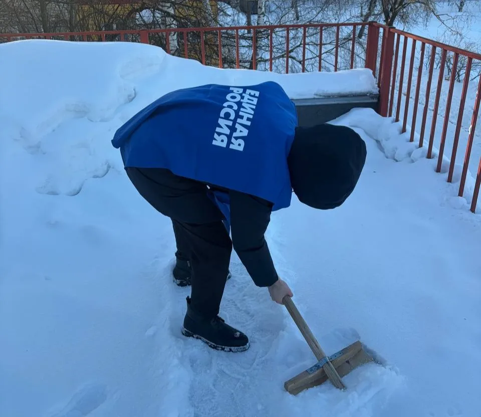 ❄️ Весна будет сухой и безопасной: волонтеры Единой России проводят акцию «Антипаводок»  В Нижегород