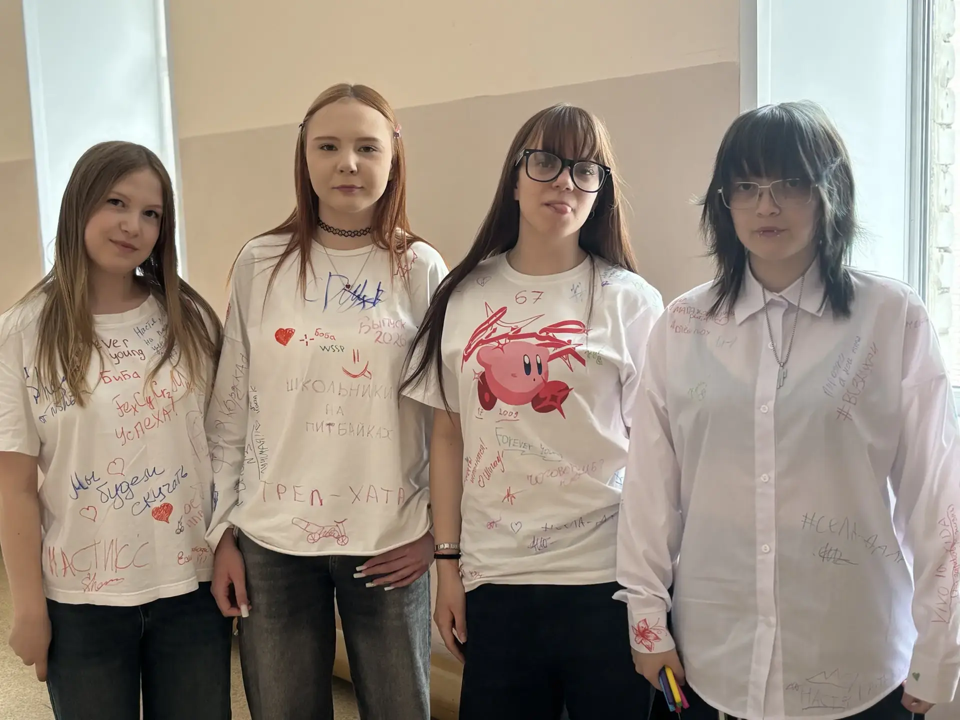 Выпускники оставили след в сердцах и на футболках! ✨  🎨Наши выпускники решили провести особую акцию 