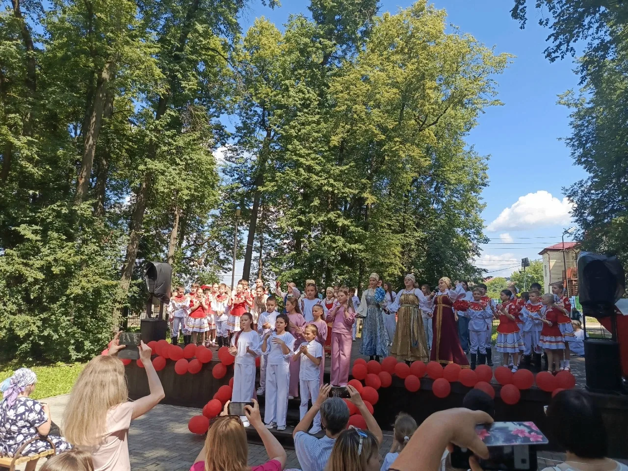 В юбилейный день посёлка в Верхнем парке работала детская музыкальная площадка.
Суксунская ДШИ предс