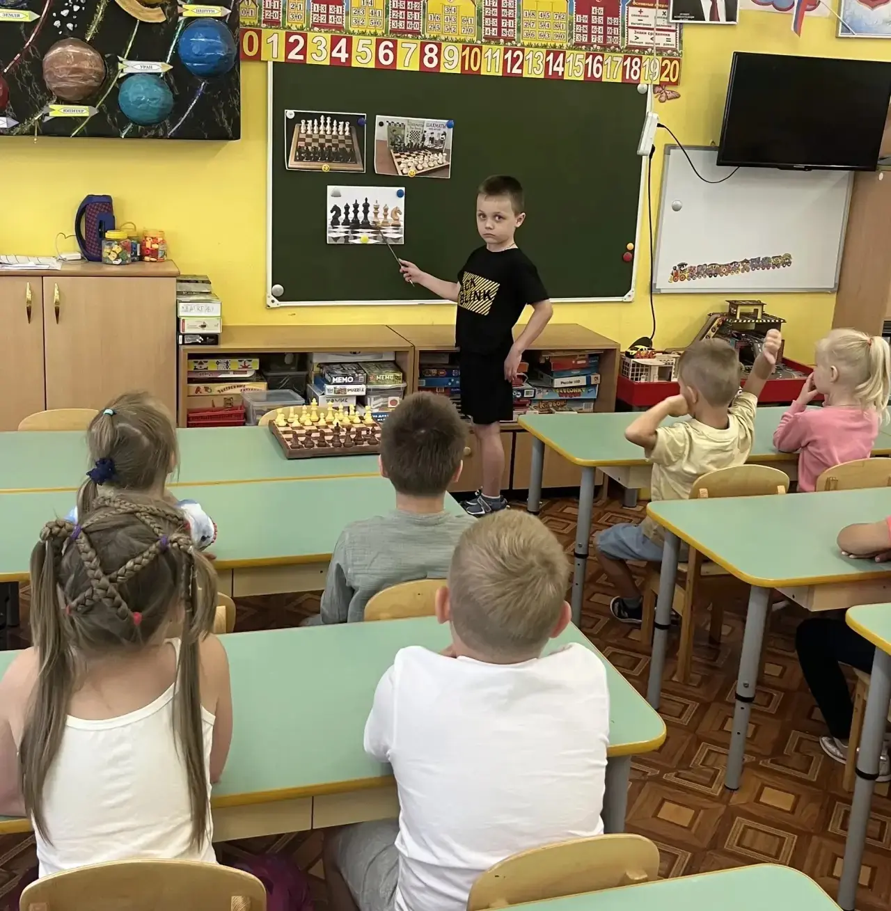 Сегодня в рамках тематического дня «День шахмат и логических игр» в ДО № 40 в разновозрастной группе