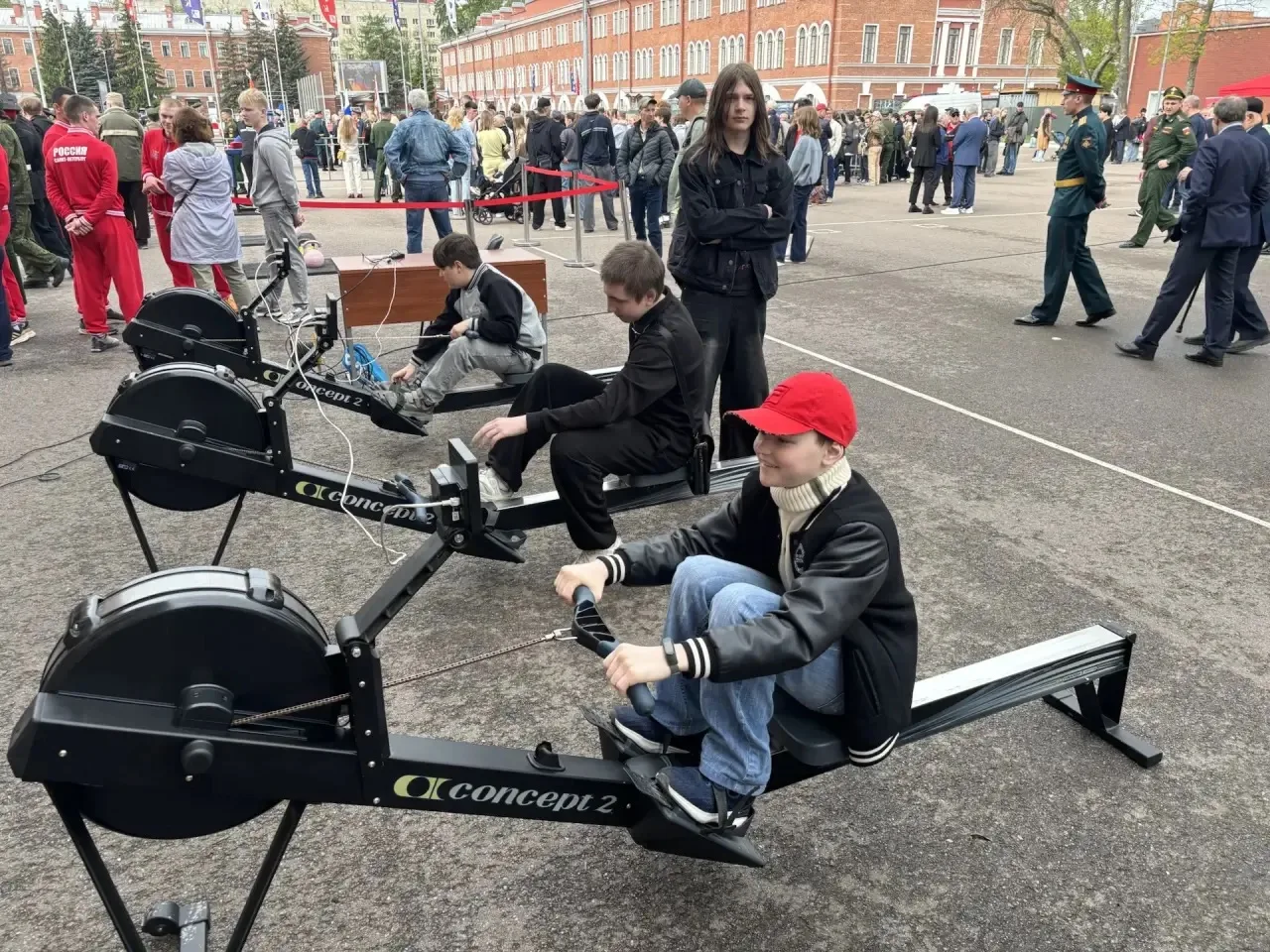 🚪 День открытых дверей в ВИФК  Прямо сейчас наши ребята в сопровождении учителя физической культуры 