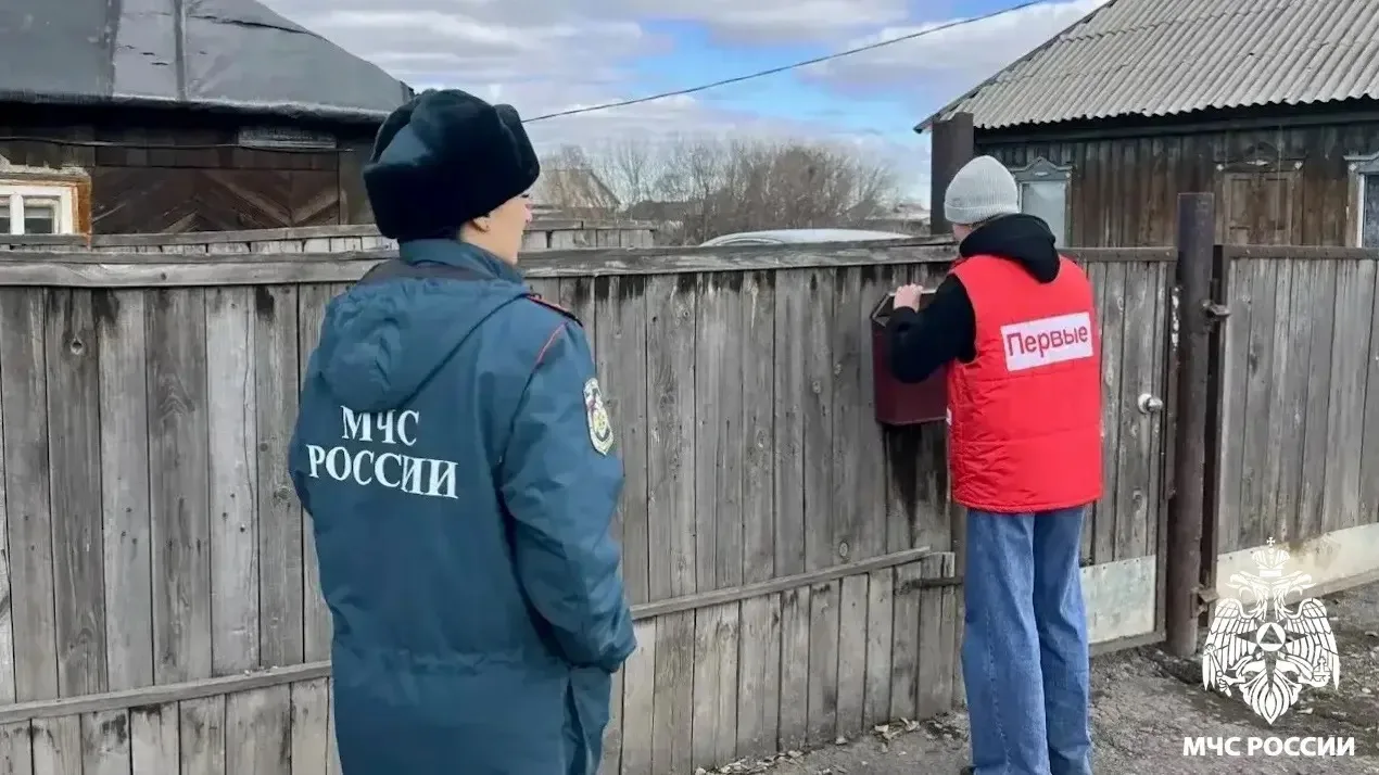 🤝🏽 Правила безопасности — каждому дому   🔹 Сотрудники МЧС России совместно с участниками движения «П