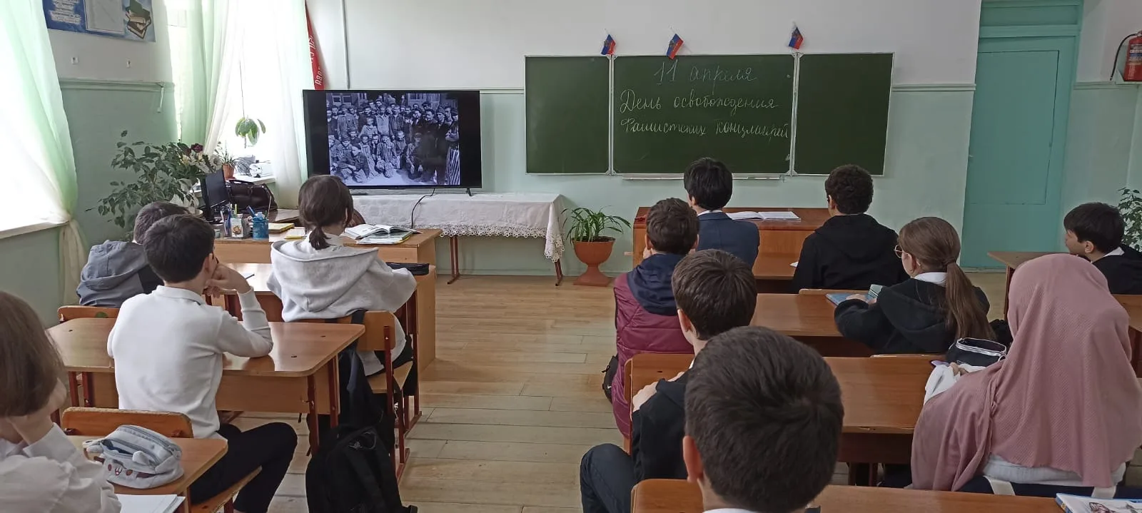 🕯 СТРАНИЦЫ СТРАШНЫЕ ЛИСТАЯ…, классный час ко Дню памяти жертв геноцида советского народа был проведе