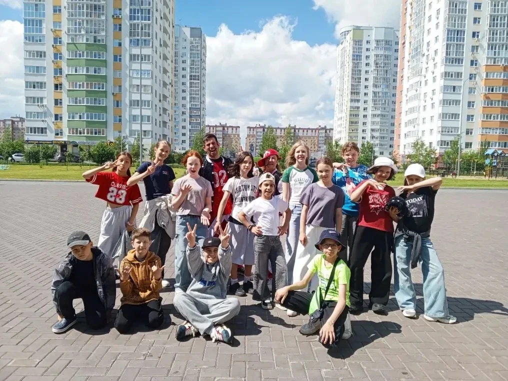 ПРИШКОЛЬНЫЙ ЛАГЕРЬ
 Мы полностью погрузились в атмосферу творчества, дружбы и приключений.
Каждый де