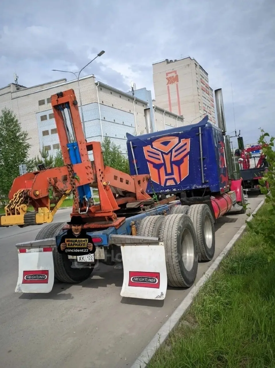 😅 Оптимус Прайм на дорогах