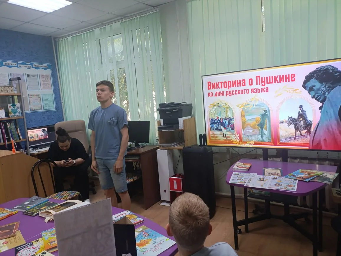 Участники студии художественного чтения "Вдохновение" приняли участие в литературном брейн- ринге " 