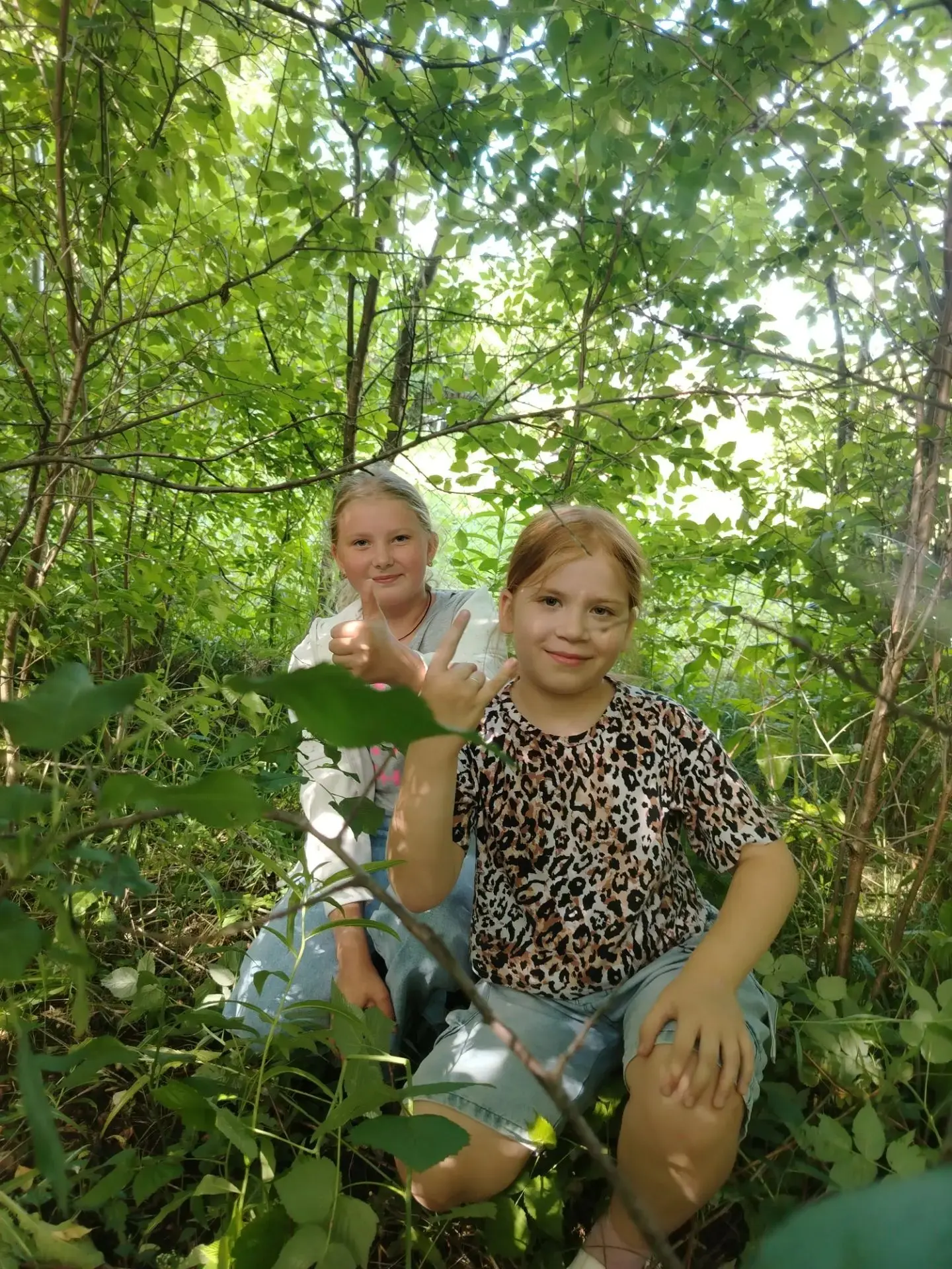 4️⃣Четвертый отряд, полный энергии и предвкушения новых приключений, собрался на утреннюю зарядку. С