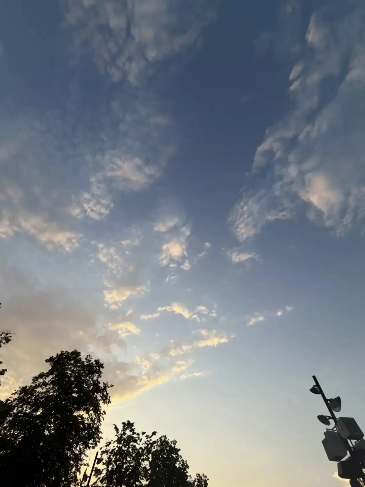 Доброе утро! 🌤

15 июня, понедельник. Новая неделя начинается с небольшого погодного сюжета: утром 
