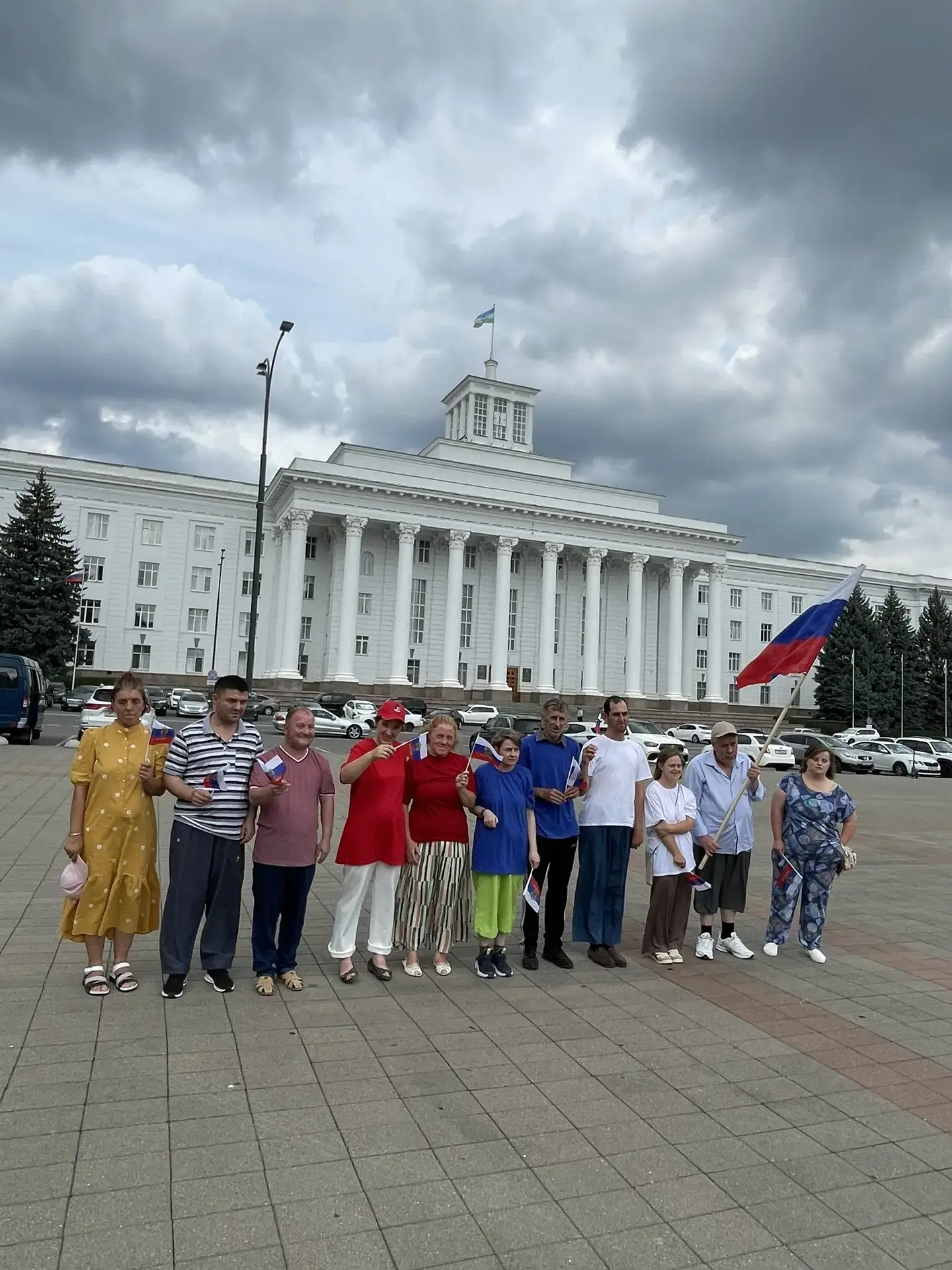 В честь дня Государственного флага Российской Федерации, получатели социальных услуг ГК...