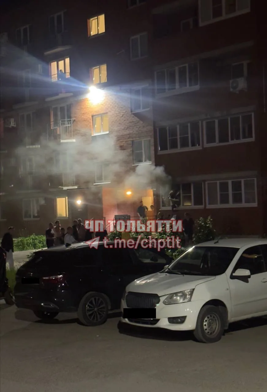 🔥 Пожар на Калмыцкой, 33: есть пострадавший

На месте работали пожарные и скорая. Мужчину откачали 
