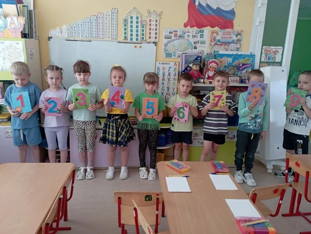 Каждый день математика приходит к детям через игру — в узорах, головоломках, ритмах. Ко...