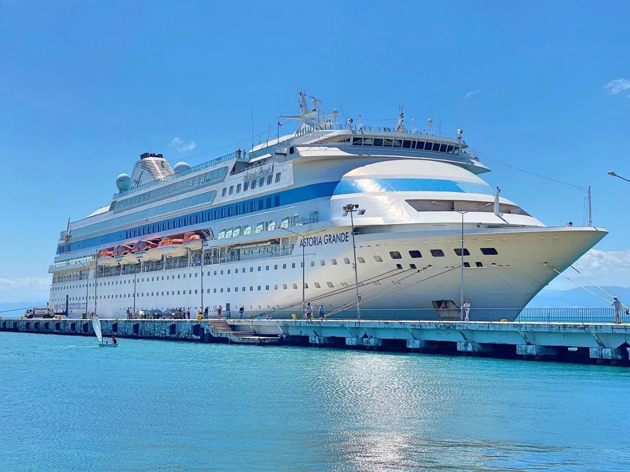 🚢 Astoria Grande не вернется в Сочи: круизы по Черному морю остановлены из-за прямых предупреждений