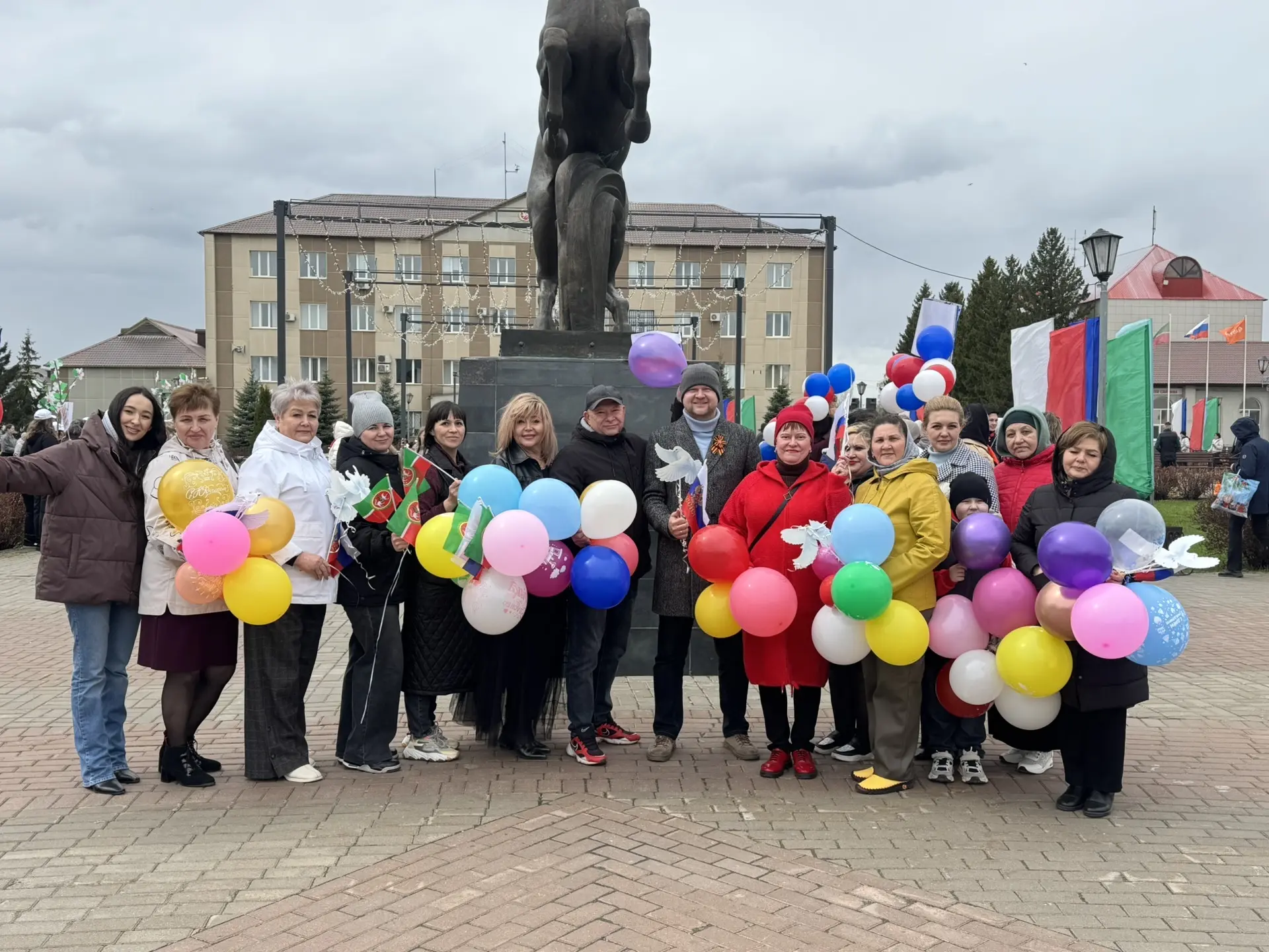 ✨Первомай на центральной площади: праздник единства!