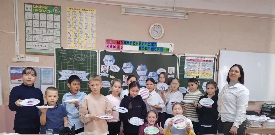 В преддверии Дня науки: погружение в мир химии 🧪🫧

В рамках подготовки ко Дню российский науки в н