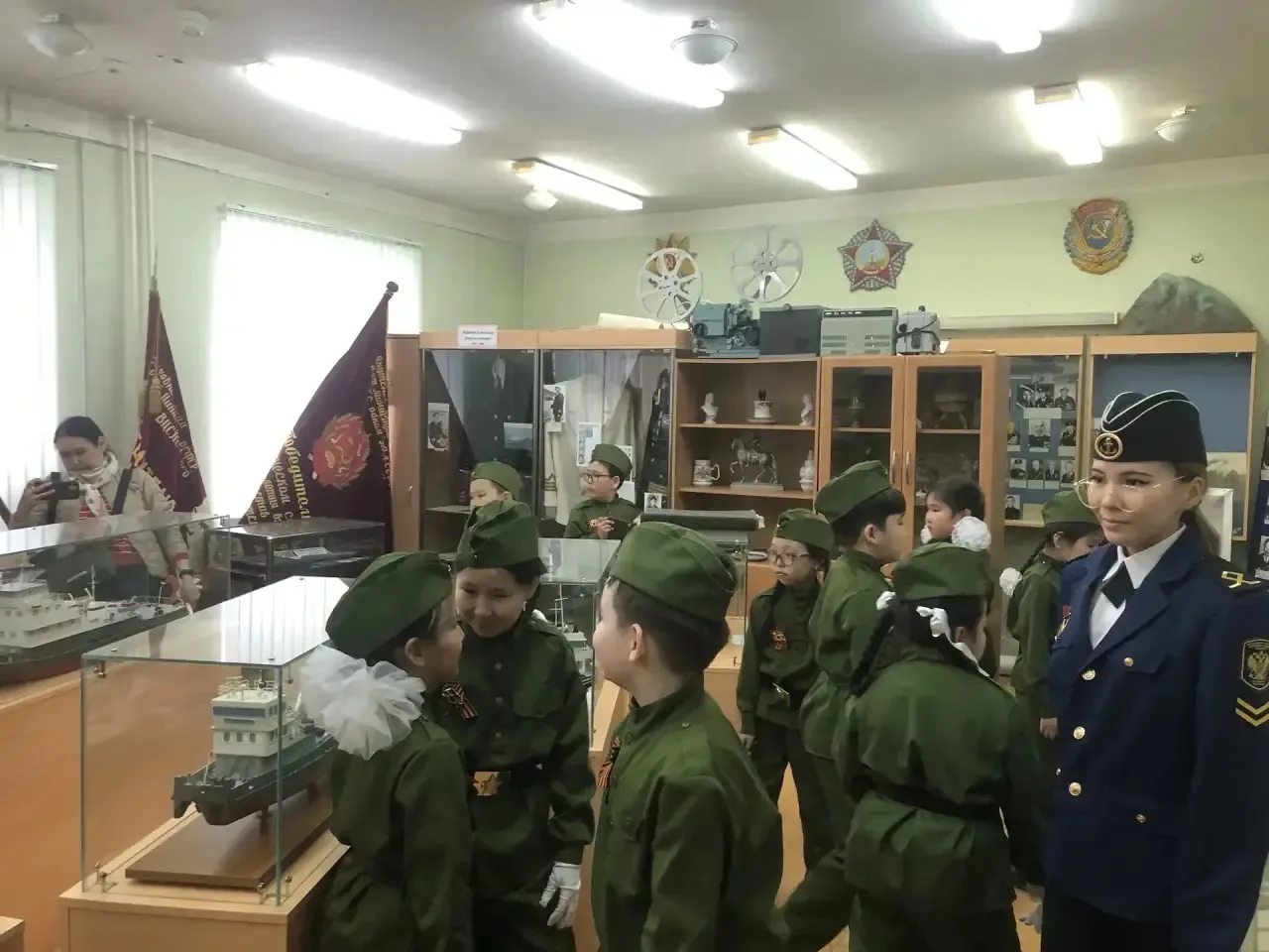 В ПРЕДДВЕРИИ ПРАЗДНИКА ЮНЫЕ ГОСТИ.  Когда мне позвонила незнакомая женщина и представилась учителем 