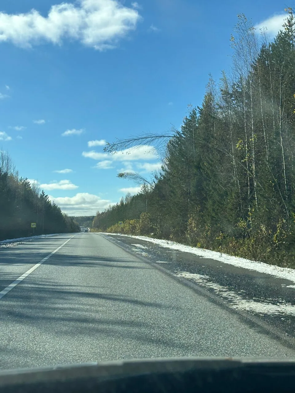 На трассе Серов-Екатеринбург в районе Верхотурье (до и после поворота на Платину) повал...