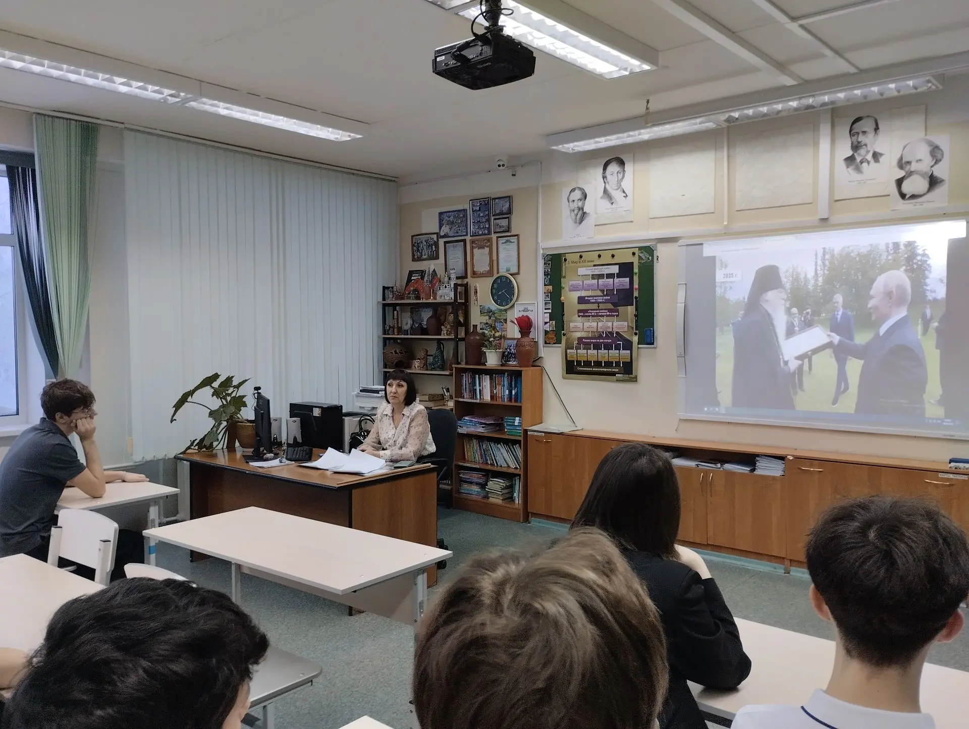 РАЗГОВОРЫ О ВАЖНОМ "КТО ТАКИЕ ДИПЛОМАТЫ?"  9 февраля 2026 года в школе прошли внеурочные занятия «Ра