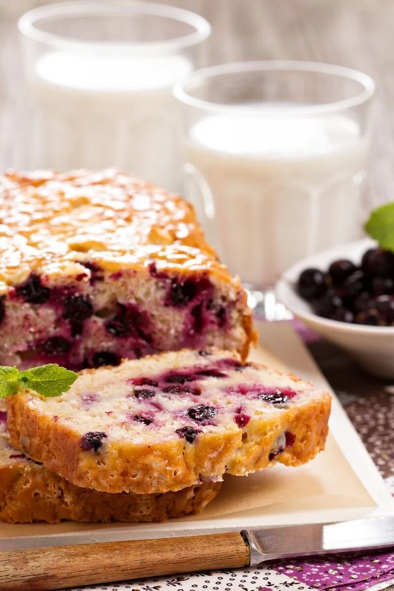 Шарлотка с ягодами