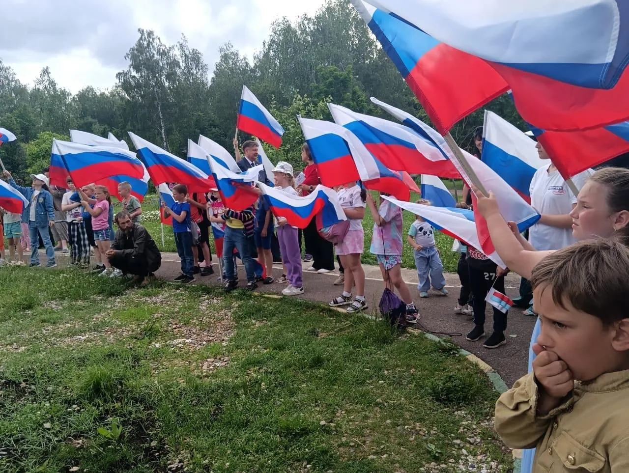 🇷🇺В честь приближающегося Дня Государственного флага Российской Федерации в парке «Мо...