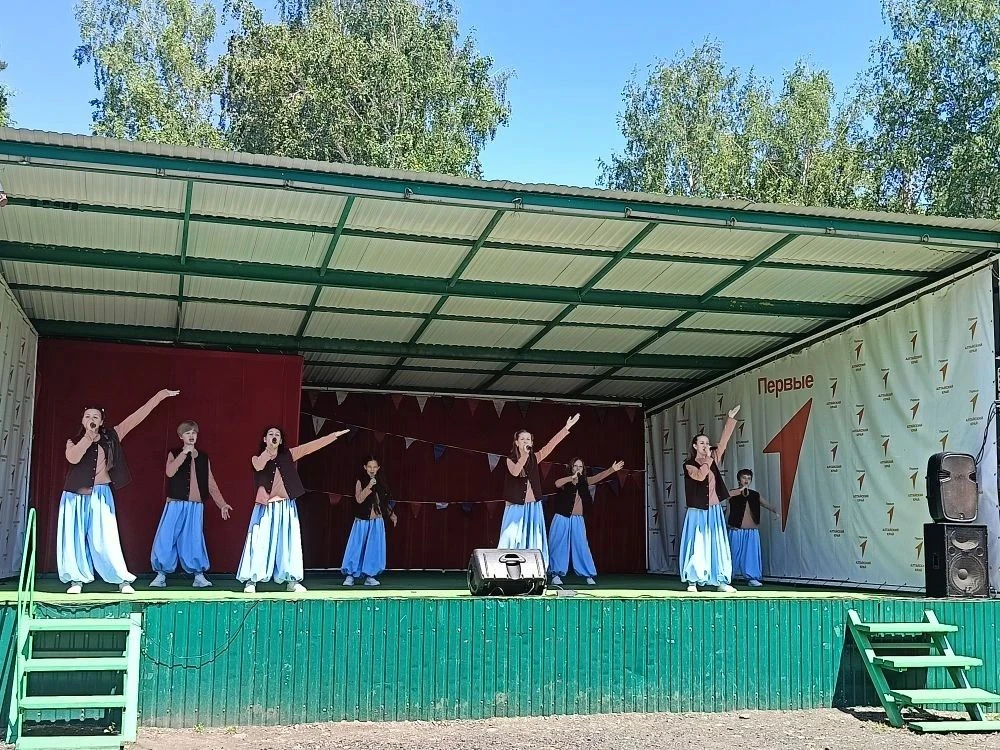 🇷🇺В рамках празднования Дня России, дня национального единения  состоялся большой праздничный конц