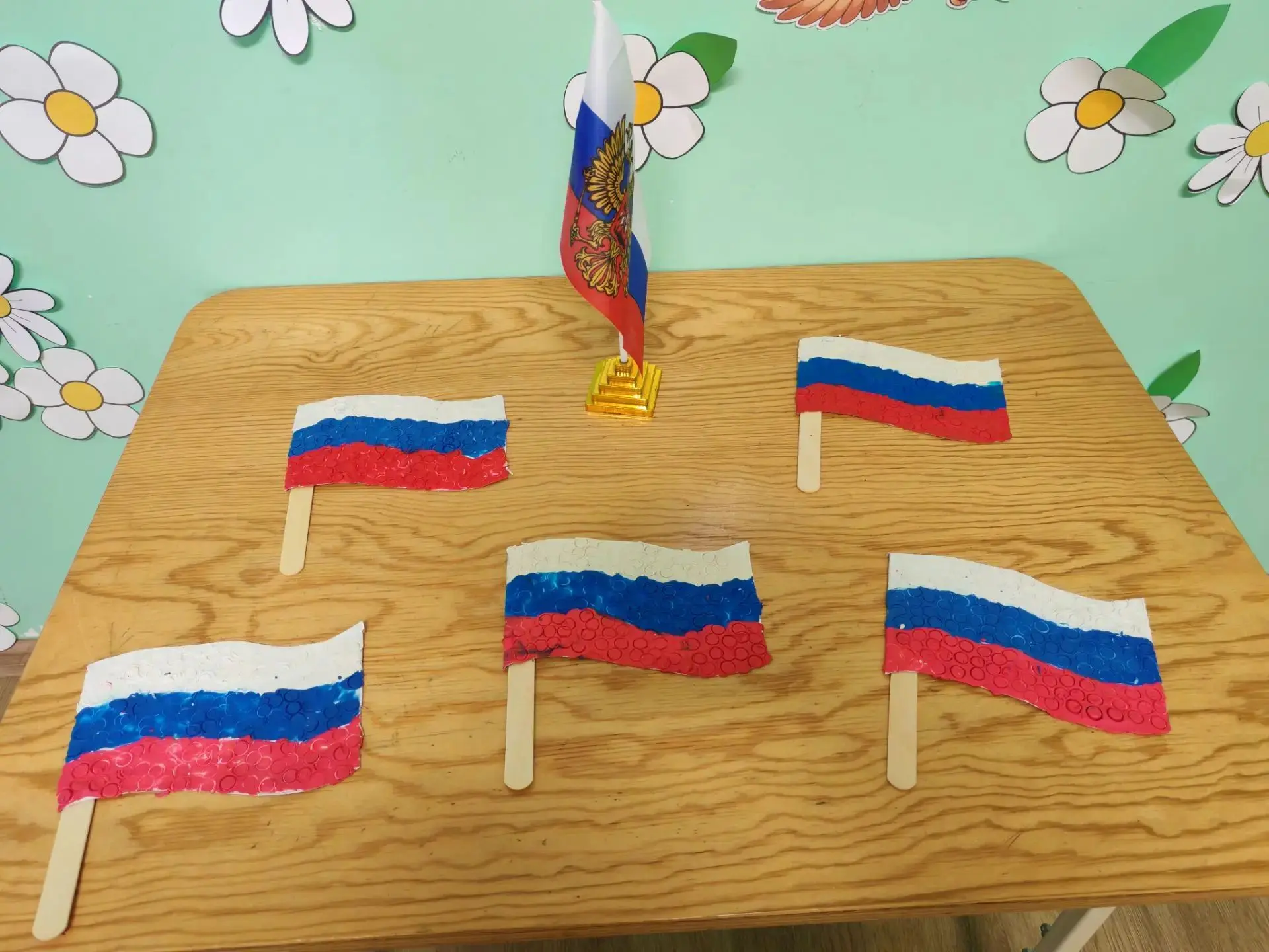 "День государственного флага России" в подготовительной группе №5 "Сказка"
