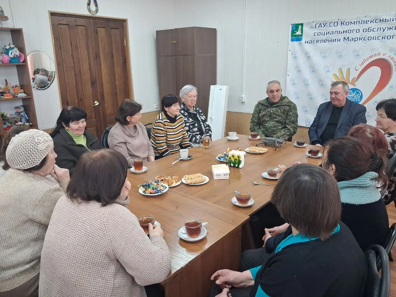 В ГАУ СО КЦСОН Марксовского района состоялась встреча за "круглым столом" наших "серебр...
