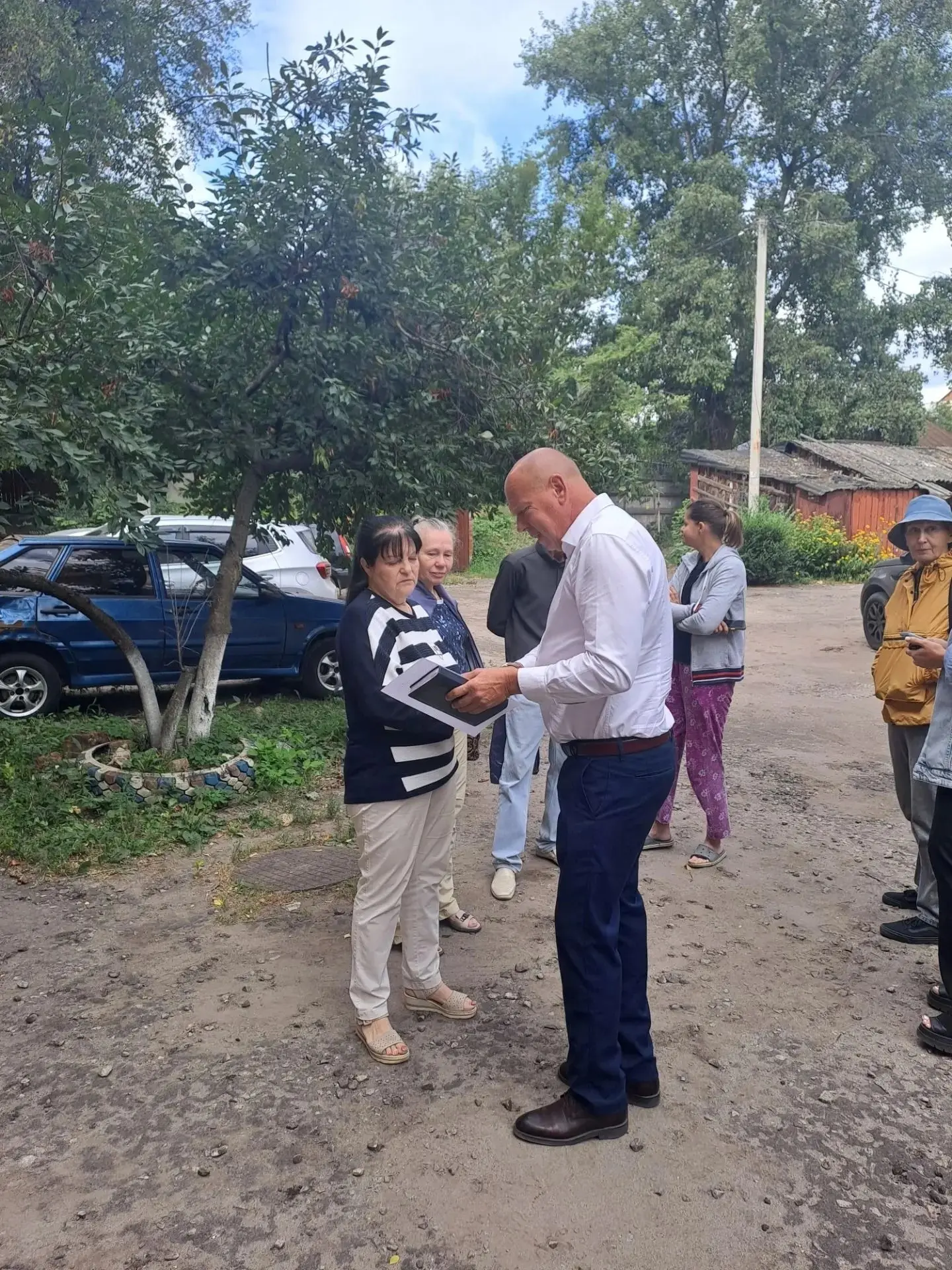 🏚️ Депутат Константин Тимофеев встретился с жителями домов №13/1, 13/2, 13/4 по ул. Га...