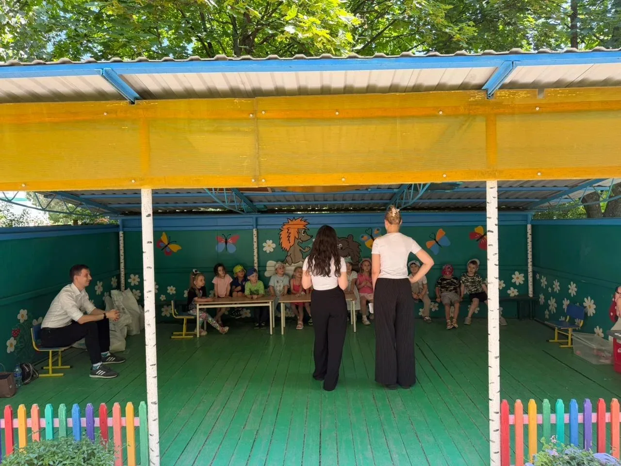 Сегодня к ребятам в группу «Ягодка» заглянули необычные и очень важные гости — сотрудники МЧС! Они п