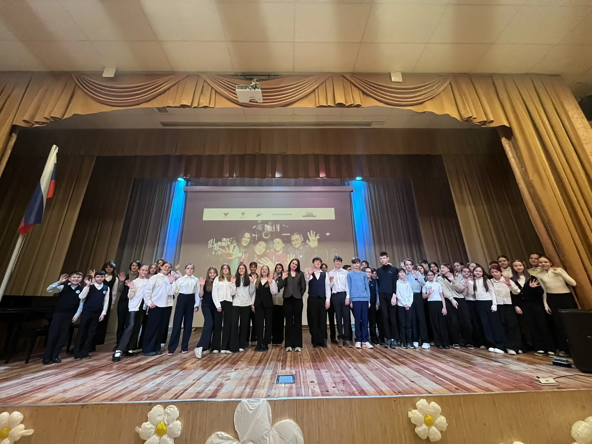 🌞 🇷🇺 Сегодня в лицее прошла торжественная линейка, посвященная началу финальной, четвертой четверти.