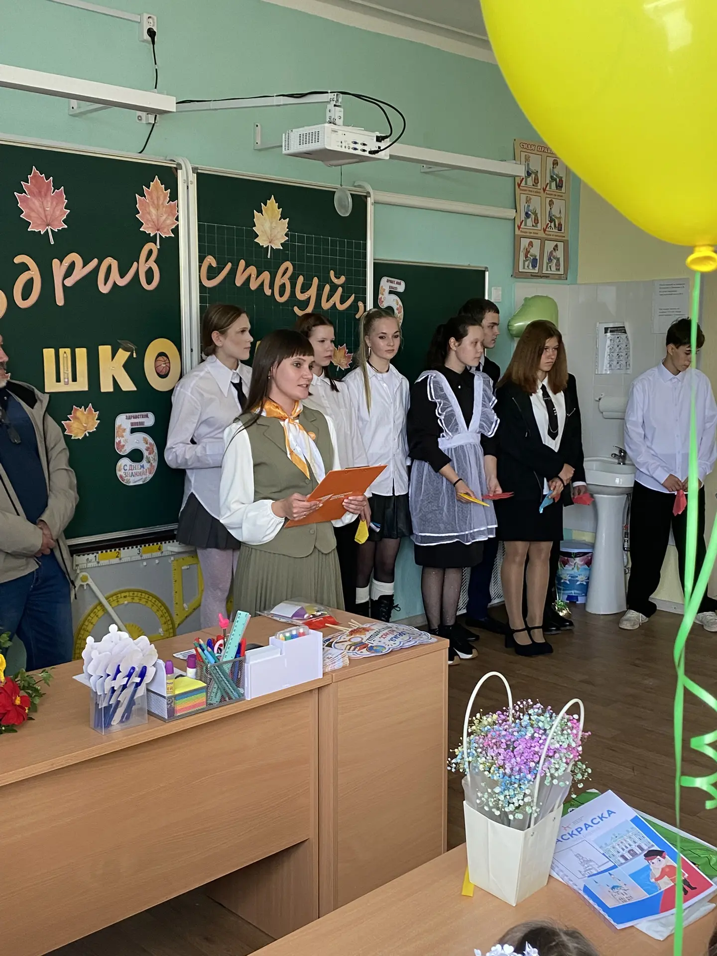 В Сосновской школе по доброй традиции встретили новый учебный год и провели трогательны...