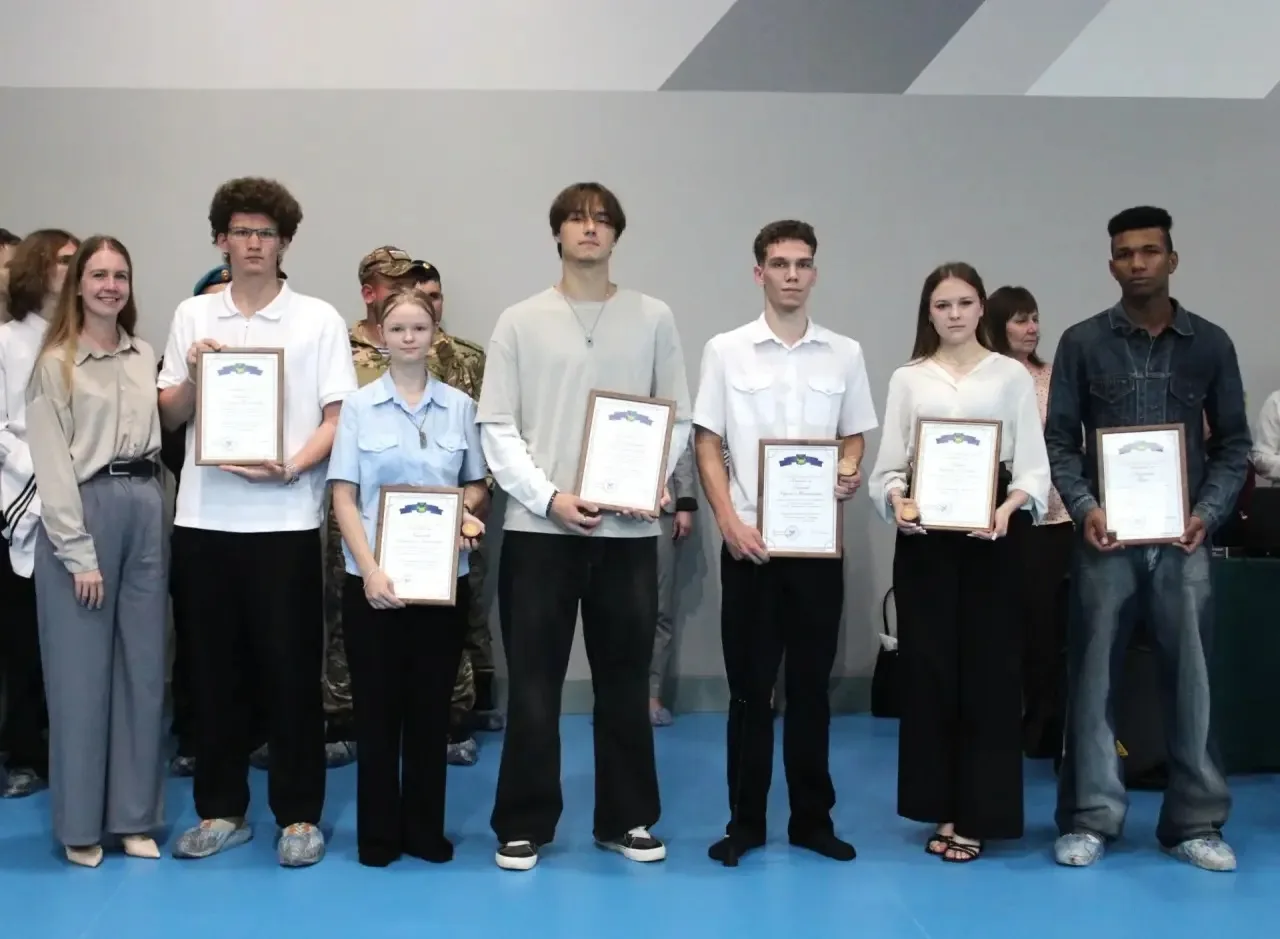 Вчера мы побывали на торжественных линейках в колледжах Владивостока! 🎓