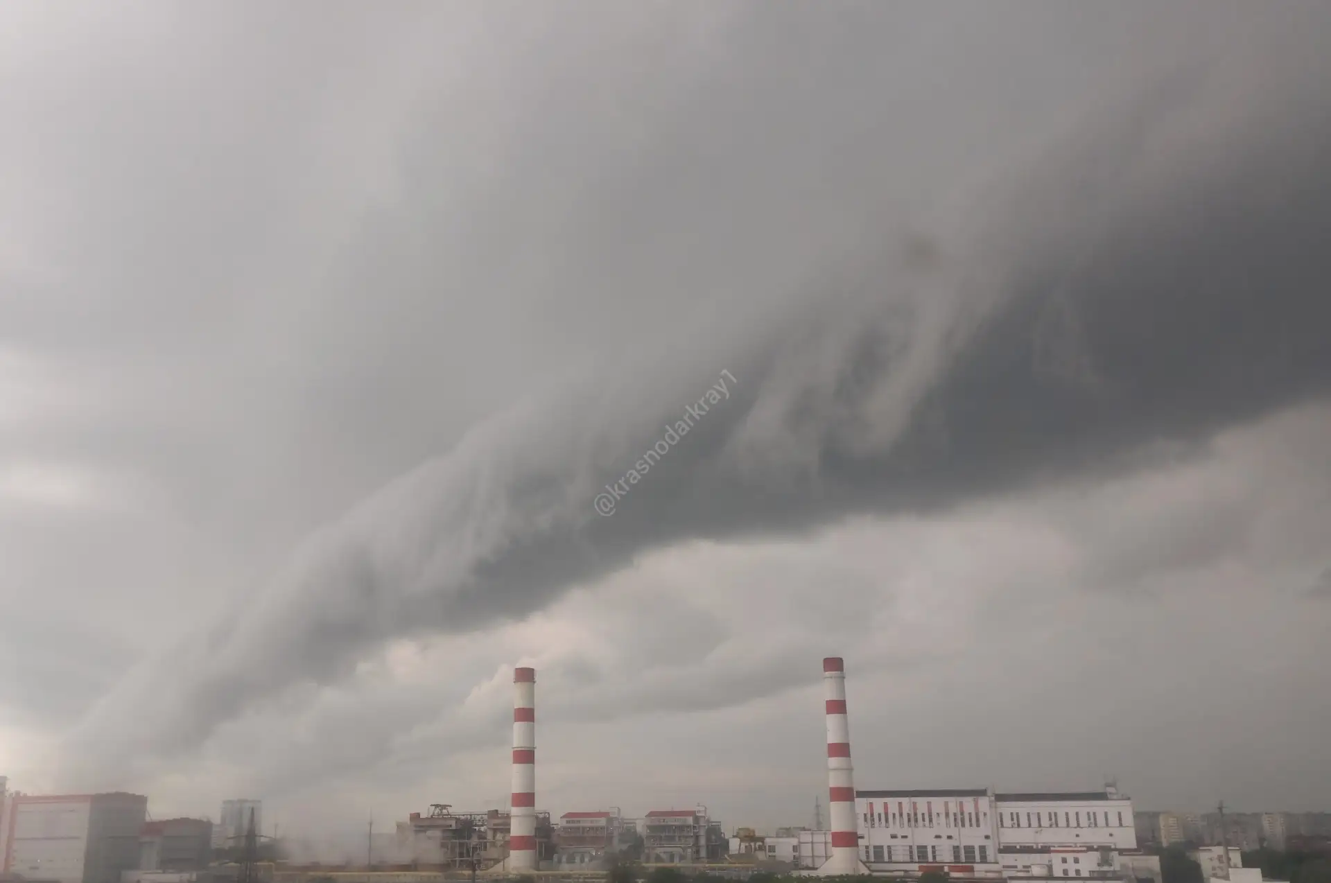 Зловещие тучи над Краснодаром 🌨️  🔴Из-за замедления Telegram, переходите и читайте новости Краснодар