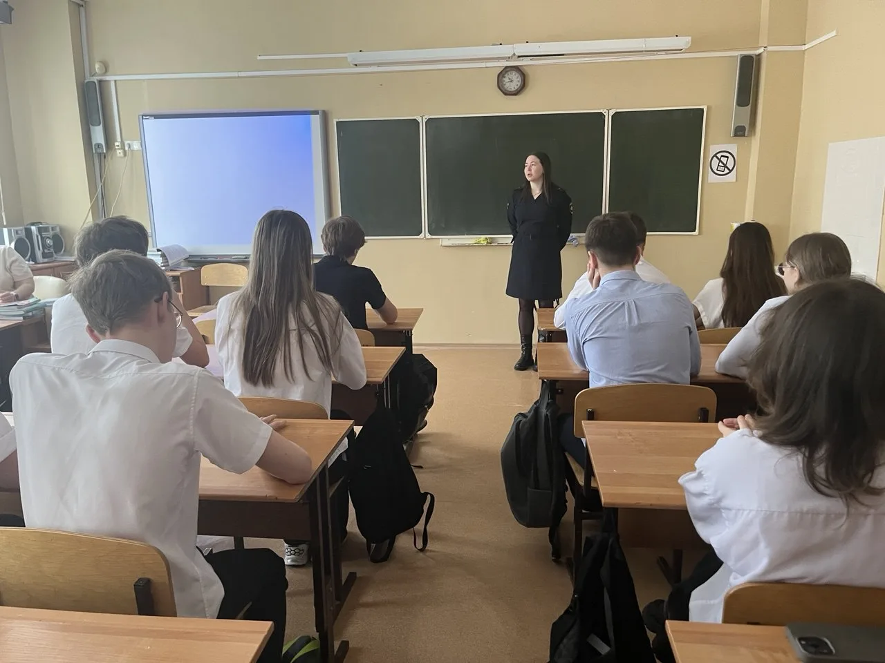 Информирован - значит, вооружен.  2 марта в ГБОУ СОШ 5 «ОЦ «Лидер» с обучающимися  6-10 классов были