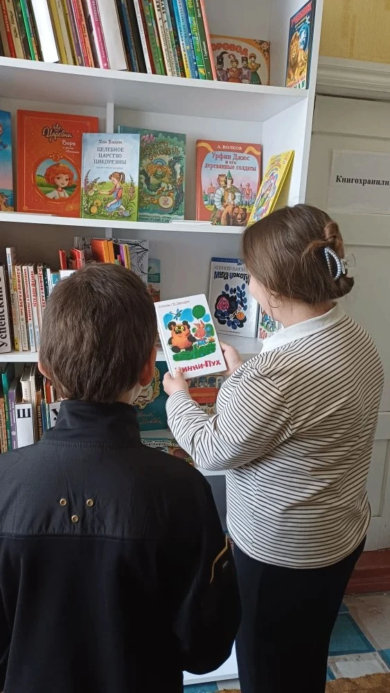 В детской библиотеке города Золотое открылась книжная выставка «Детский день , каждый д...