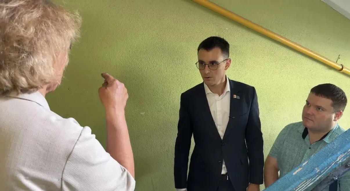 📝На приёме жителей поступило обращение от женщины, проживающей в одном из многоквартир...