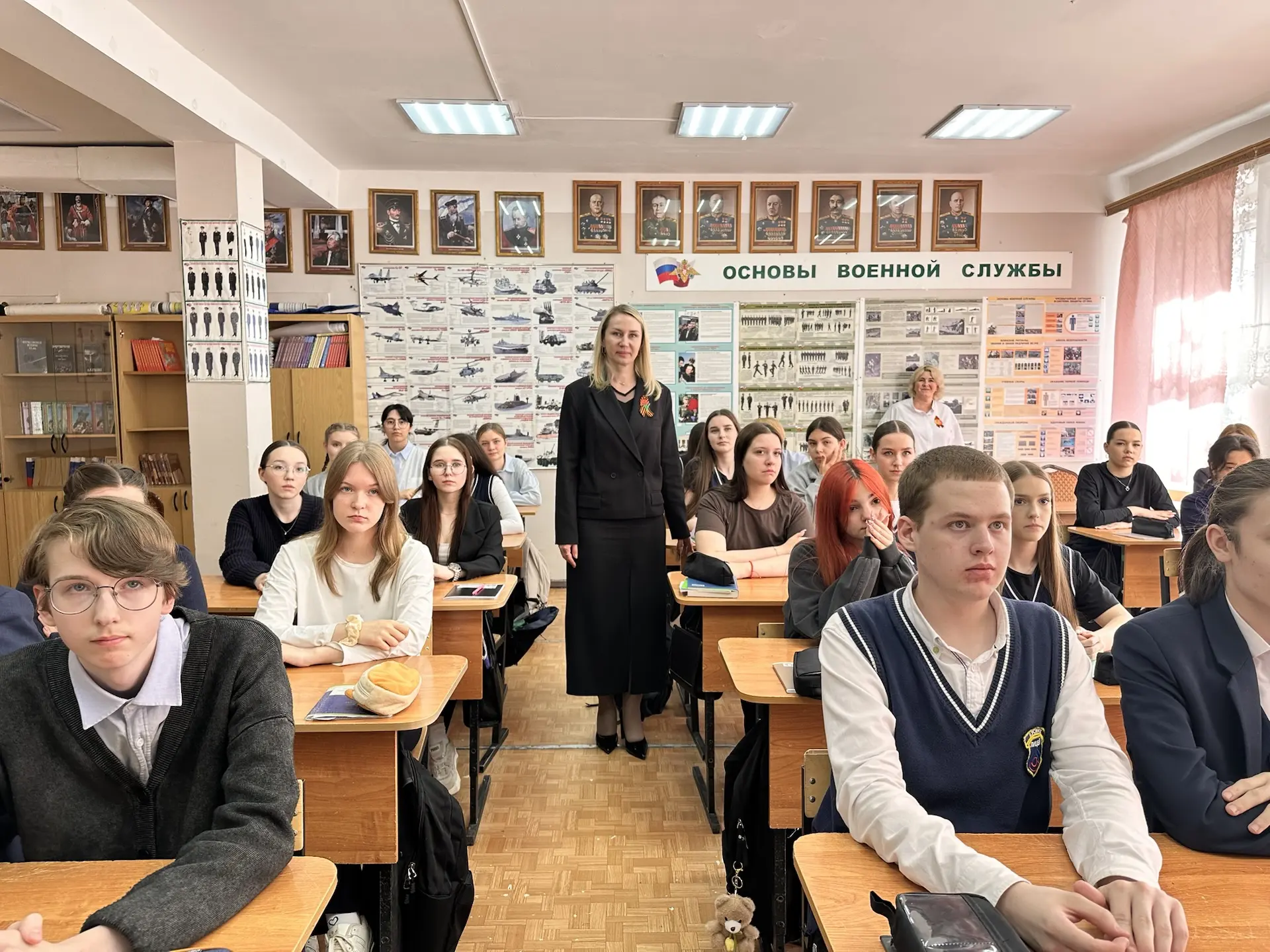 🇷🇺 «Мы не имеем права забыть»: в 10 б прошёл «Урок мужества» 🎖️  В преддверии Дня Победы в 10 б клас