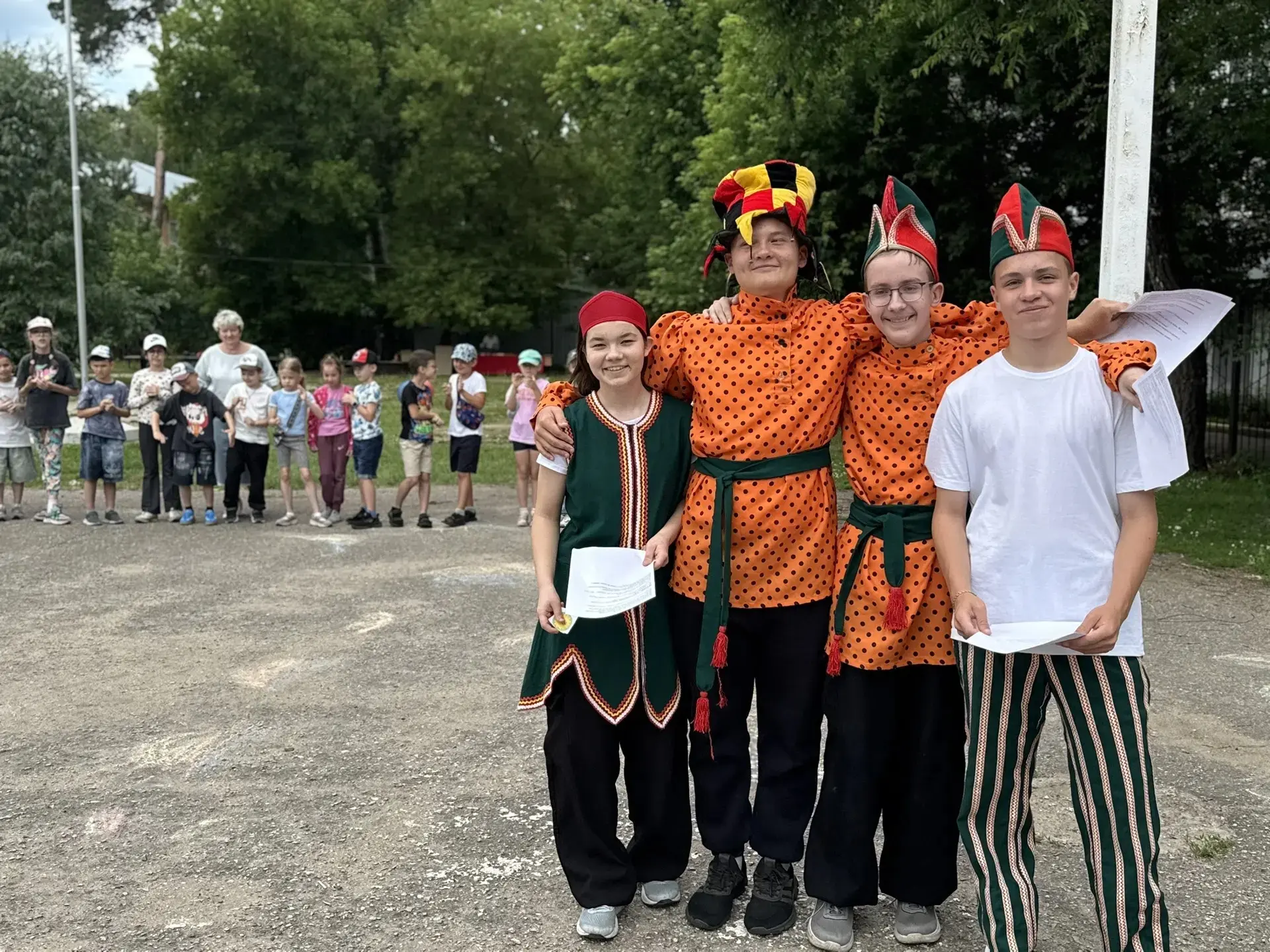 🪆 День русской ярмарки: море веселья и сладких призов! 🎠

Сегодня в нашем летнем лагере «Полянка» 