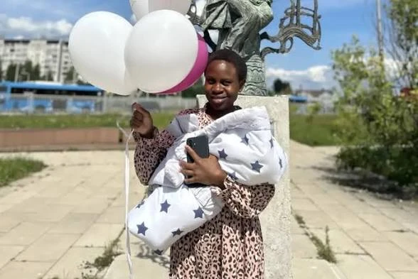 🤗 Православная девушка из Кении родила в Твери дочь Ольгу 
 
21-летняя Мерси хотела стать врачом. О