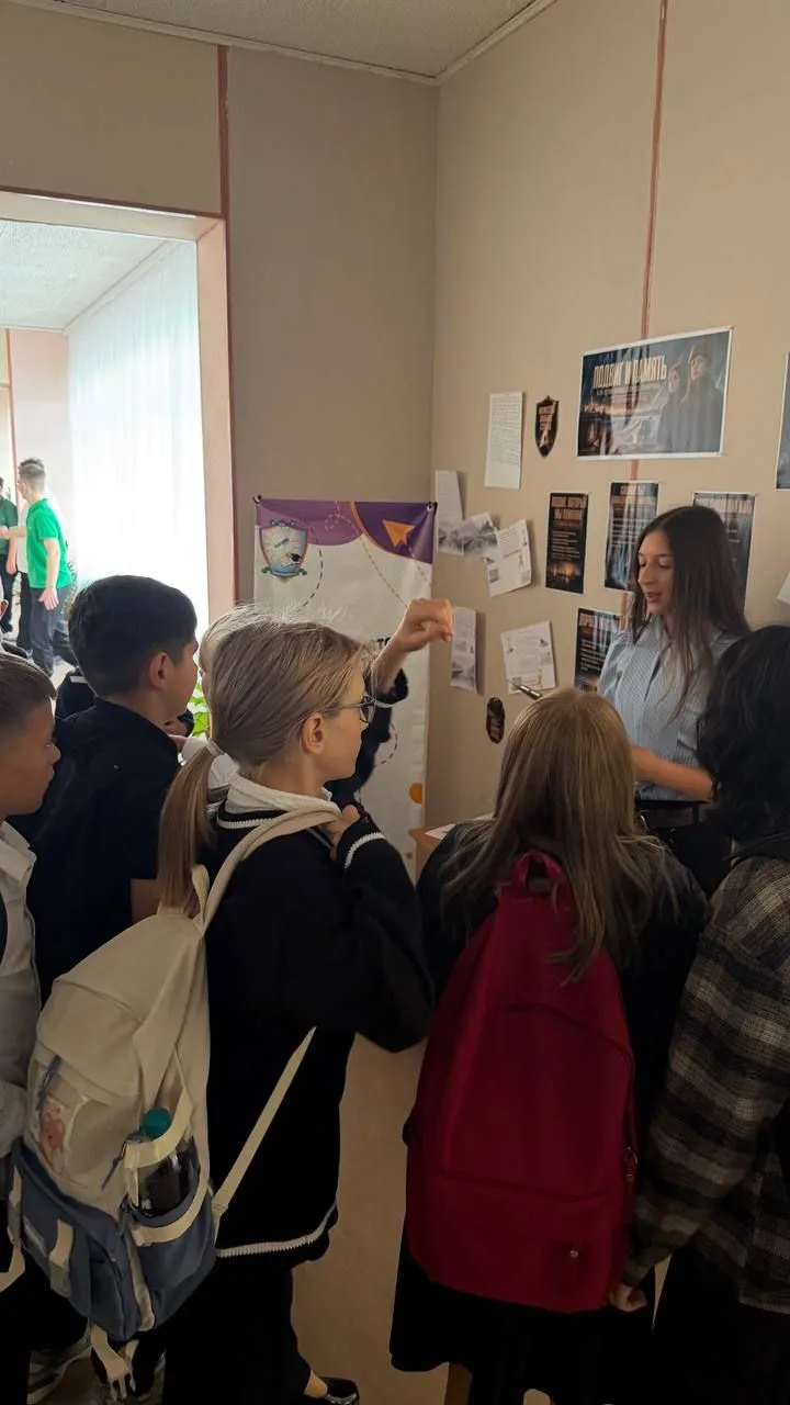 Сегодня, в День грамотности и День языков народов Российской Федерации, ученицы 11 «А» ...
