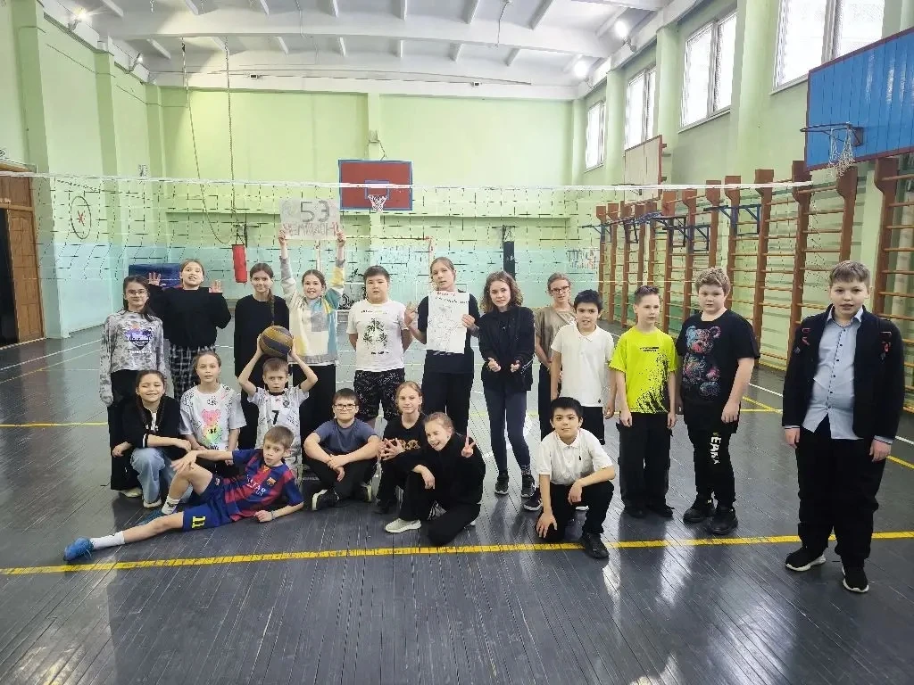 📅 20 февраля в нашей школе прошла товарищеская игра по Пионерболу между командами 5Э и 5Б, посвященн