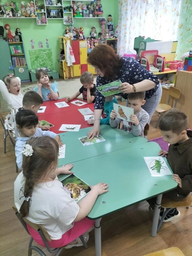 В рамках тематической недели " Насекомые и пауки" в старшей группе "Ромашки" СП "Улыбка" прошло инте
