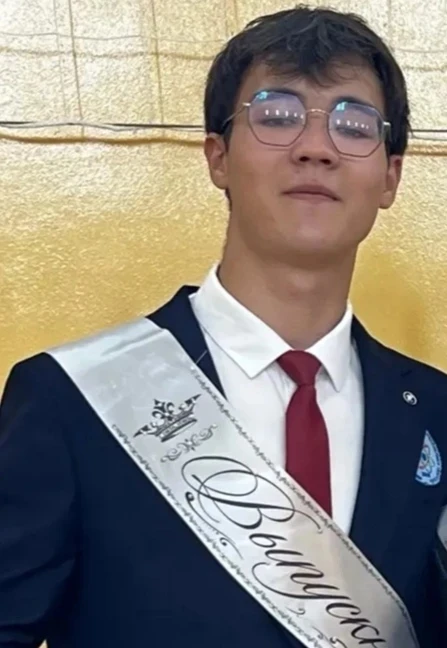 🎓✨🎉Ахметьянов Амир Ринатович, выпускник  МБОУ "Лицей-интернат (школа для одаренных детей) г. Буинс