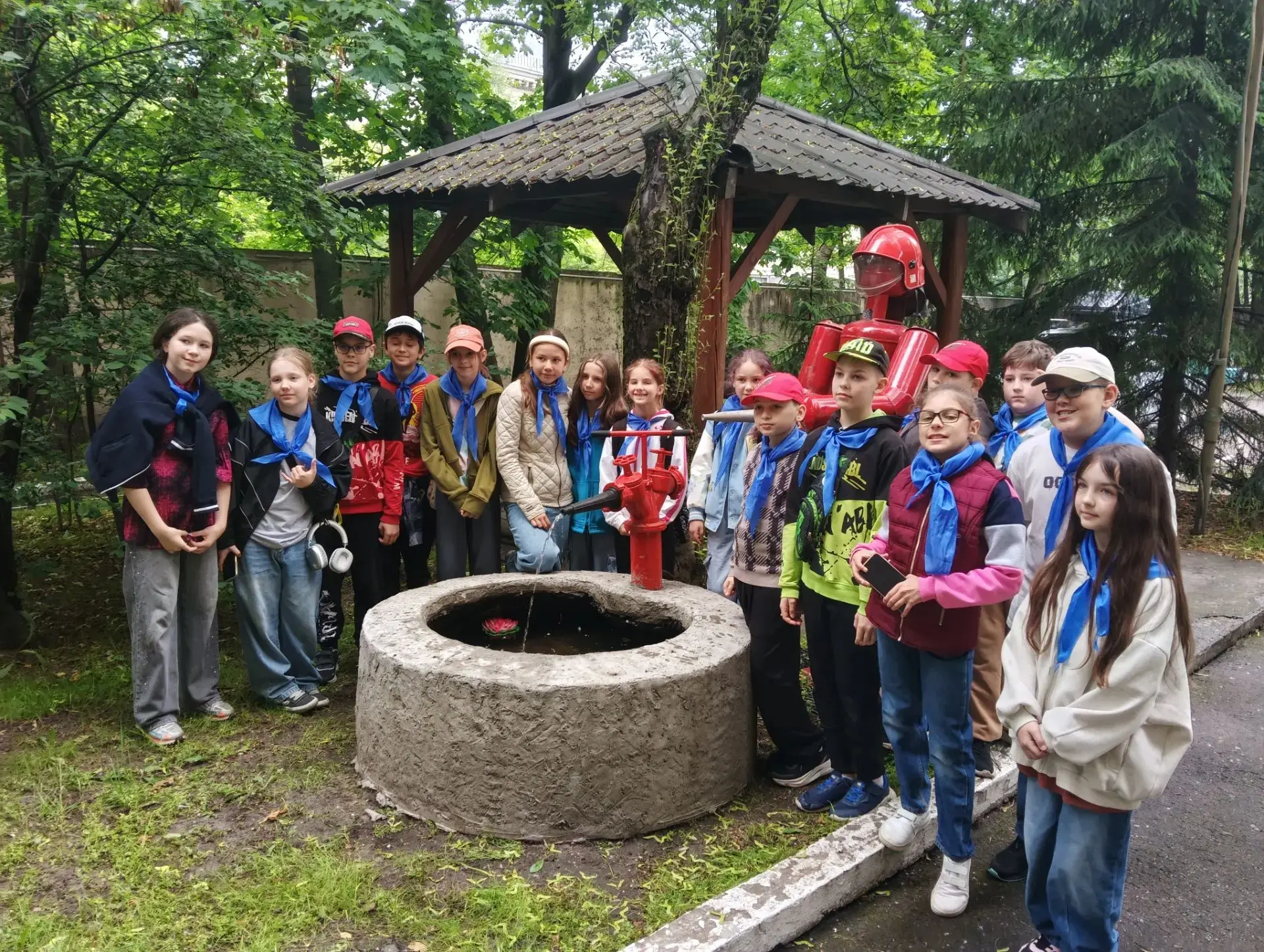 🚒 В гостях у настоящих героев! 👨‍🚒

В течение лагерной смены ребята с большим удовольствием посещ