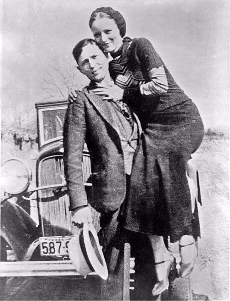 Легендарные гангстеры Бонни и Клайд. США, 1933 год

ИСТОРИЯ | ФАКТЫ | СЕКРЕТНО