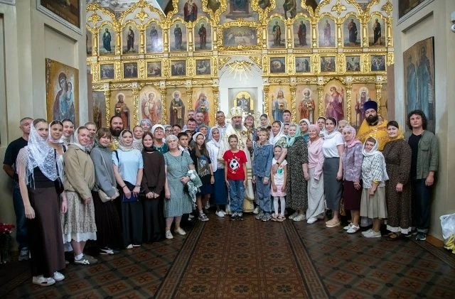Епископ Пахомий совершил прощальную Литургию в Свято-Никольском кафедральном соборе