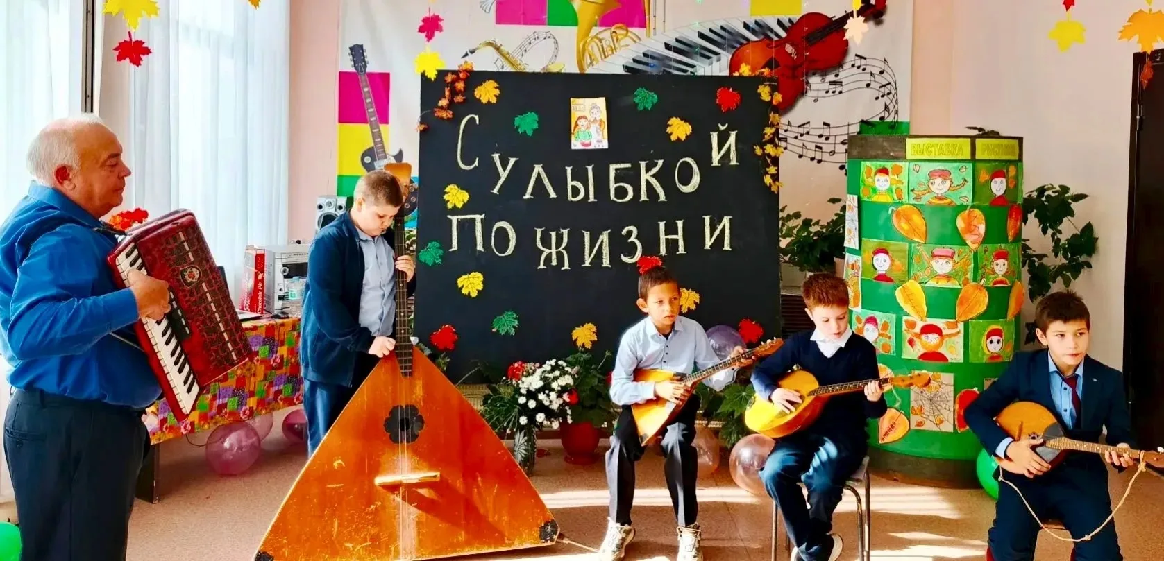 С добрыми словами и поздравлениями в День мудрости и уважения к гостям Дома культуры Ве...