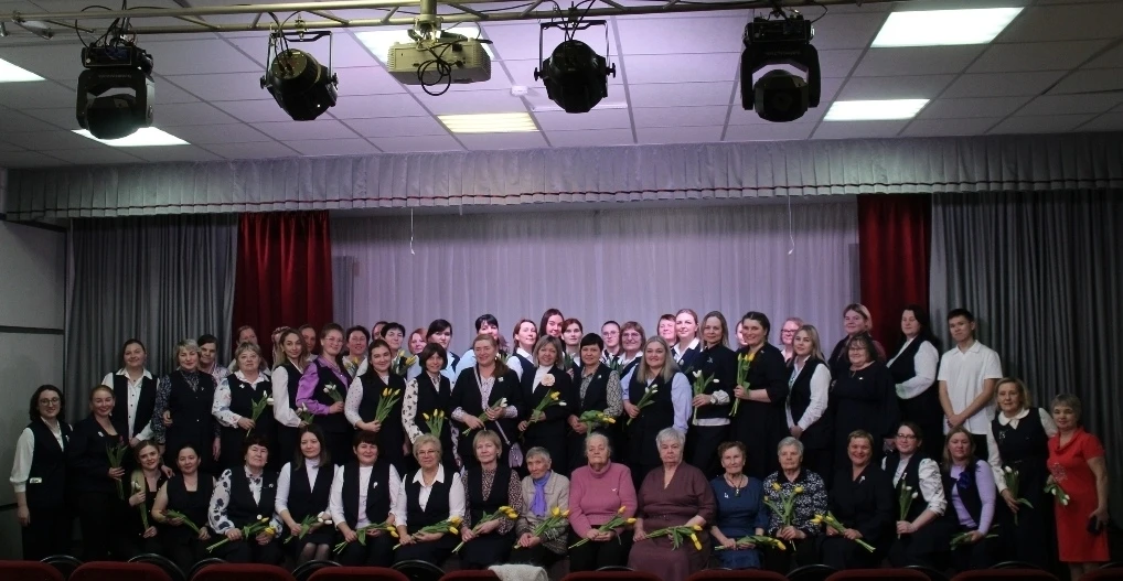 Дорогие наши прекрасные!  Поздравляем вас с Международным женским днём! Желаем вам море цветов, улыб