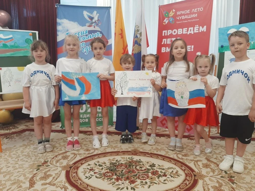 🇷🇺 «Триколор в наших сердцах»: как «Родничок» отметил День России! 🇷🇺Праздник прошё...